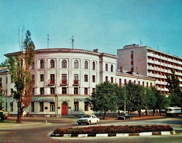 Гостиница «Буг» и театр. Старые фото Бреста
             
                Гостиница «Буг» и театр. Старые фото Бреста