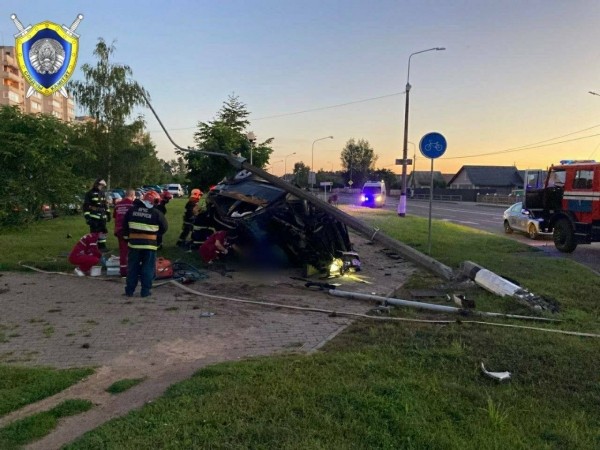 Пьяный водитель BMW разогнался до 146 км/ч и убил пассажира. СК о резонансной аварии BMW X5 в Полоцке Пьяный водитель BMW разогнался до 146 км/ч и убил пассажира. СК о резонансной аварии BMW X5 в Полоцке