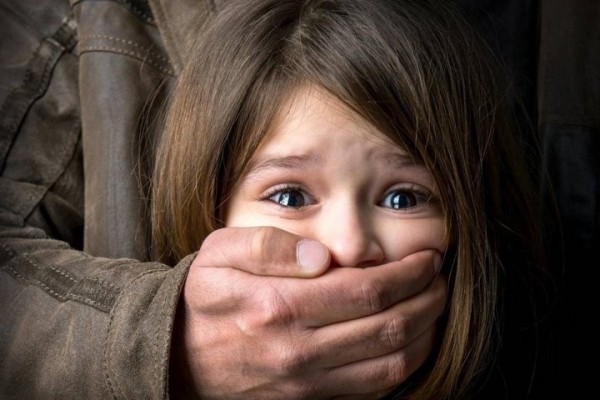 Белорус получил 11 лет колонии строгого режима за изнасилование племянницы Белорус получил 11 лет колонии строгого режима за изнасилование племянницы