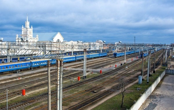 Как было раньше. Вид с моста на железнодорожный вокзал в Бресте
             
                Как было раньше. Вид с моста на железнодорожный вокзал в Бресте