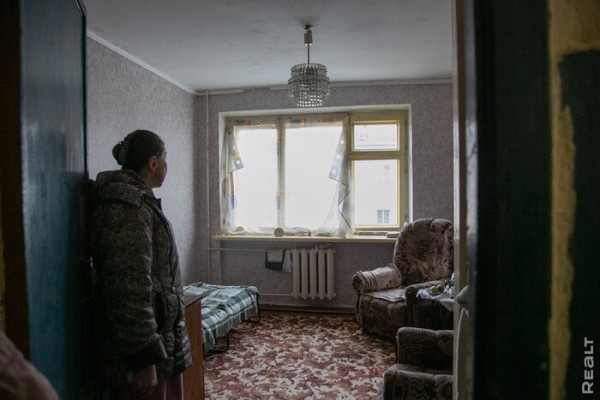 «Соседи и общая кухня − тут не самое страшное». Шокирующий репортаж из одной белорусской коммуналки «Соседи и общая кухня − тут не самое страшное». Шокирующий репортаж из одной белорусской коммуналки
