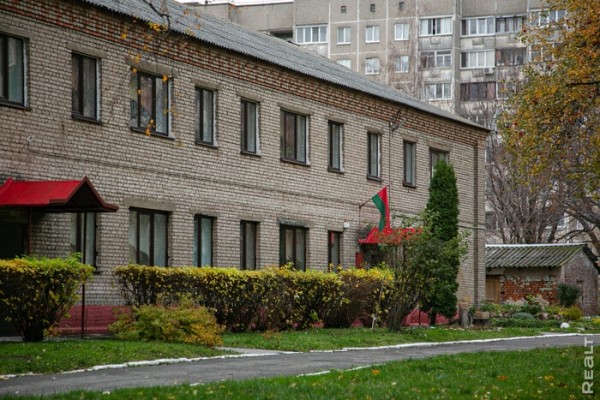 «Соседи и общая кухня − тут не самое страшное». Шокирующий репортаж из одной белорусской коммуналки «Соседи и общая кухня − тут не самое страшное». Шокирующий репортаж из одной белорусской коммуналки