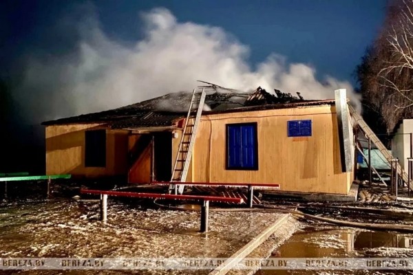 Около 40 деревянных байдарок и каноэ уничтожено на пожаре в эллинге Брестской области Около 40 деревянных байдарок и каноэ уничтожено на пожаре в эллинге Брестской области