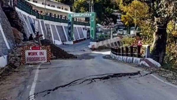 В Индии проваливается под землю целый город. Власти не могут разобраться в причинах В Индии проваливается под землю целый город. Власти не могут разобраться в причинах