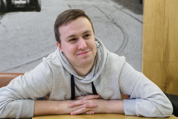 «Написал на сотрудницу в банке жалобу, а теперь у нас семья». Белорус о забавной случайности «Написал на сотрудницу в банке жалобу, а теперь у нас семья». Белорус о забавной случайности