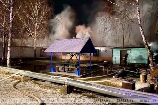 Около 40 деревянных байдарок и каноэ уничтожено на пожаре в эллинге Брестской области Около 40 деревянных байдарок и каноэ уничтожено на пожаре в эллинге Брестской области