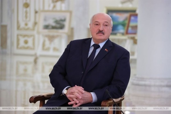 Лукашенко: в Беларуси не собираются объявлять мобилизацию, белорусы могут жить абсолютно спокойно Лукашенко: в Беларуси не собираются объявлять мобилизацию, белорусы могут жить абсолютно спокойно
