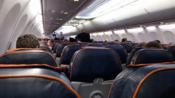 Худшее путешествие? Пассажиры летели 16 часов и вернулись в тот же аэропорт Худшее путешествие? Пассажиры летели 16 часов и вернулись в тот же аэропорт