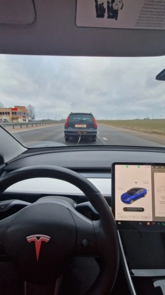 Tesla отказалась ехать: белорусу не хватило нескольких километров, чтобы доехать до зарядки. Начались приключения Tesla отказалась ехать: белорусу не хватило нескольких километров, чтобы доехать до зарядки. Начались приключения