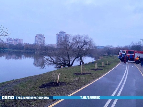 В Беларуси пьяный водитель утопил автомобиль В Беларуси пьяный водитель утопил автомобиль