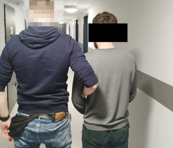 В Варшаве за кражу из фургона и наркотики задержан белорус В Варшаве за кражу из фургона и наркотики задержан белорус