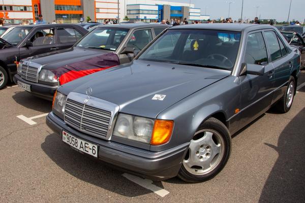 «Нет года выпуска, есть состояние». В Беларуси владельцы старых Mercedes собрались на большую встречу «Нет года выпуска, есть состояние». В Беларуси владельцы старых Mercedes собрались на большую встречу