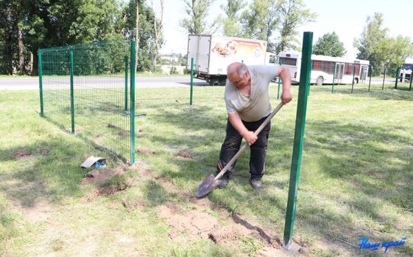 В Барановичах началась установка площадок для выгула собак В Барановичах началась установка площадок для выгула собак