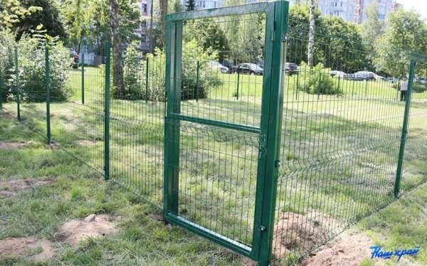 В Барановичах началась установка площадок для выгула собак В Барановичах началась установка площадок для выгула собак