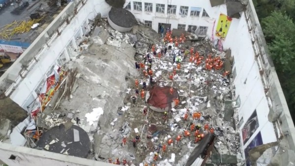 В Китае обрушилась крыша спортзала средней школы — 11 человек погибли В Китае обрушилась крыша спортзала средней школы — 11 человек погибли