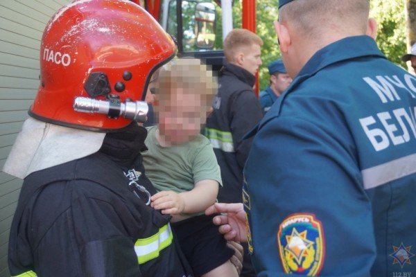 В Могилеве в салоне машины оказались заблокированы близняшки В Могилеве в салоне машины оказались заблокированы близняшки