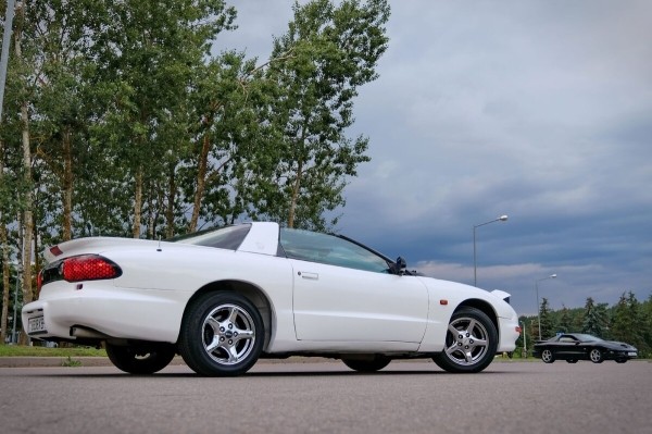 Показываем два редких Pontiac Firebird, которые есть в Беларуси Показываем два редких Pontiac Firebird, которые есть в Беларуси