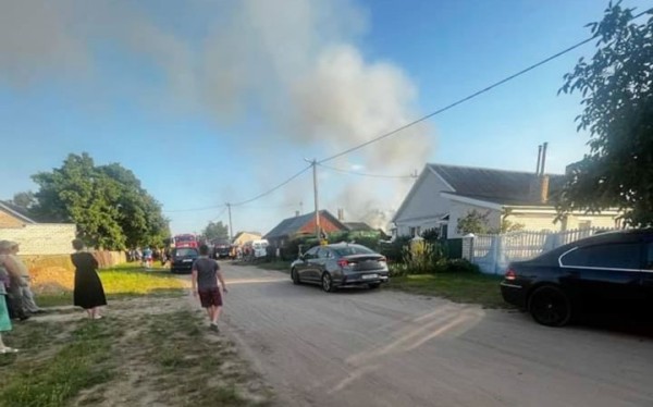 Пострадавший с ожогами, сгоревший автомобиль. Серьезный пожар произошел в Барановичах Пострадавший с ожогами, сгоревший автомобиль. Серьезный пожар произошел в Барановичах