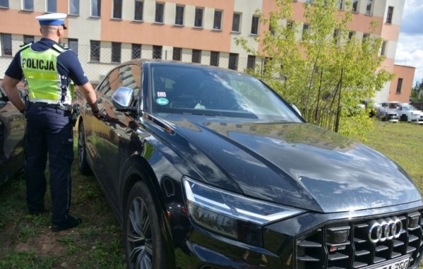 Белорусы ехали на краденой Audi. Их остановила польская полиция Белорусы ехали на краденой Audi. Их остановила польская полиция