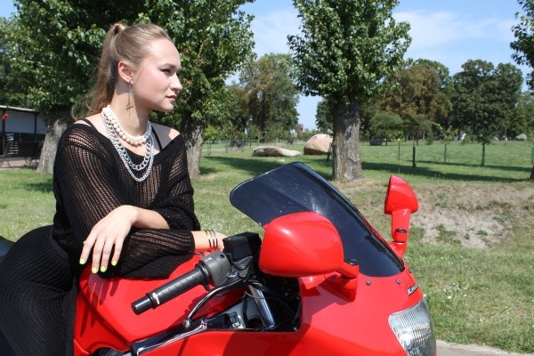 «Kawasaki разгоняется до 250 км/ч, но я с такой скоростью не езжу». Пообщались с создателем необычного Парка валунов в Бресте «Kawasaki разгоняется до 250 км/ч, но я с такой скоростью не езжу». Пообщались с создателем необычного Парка валунов в Бресте