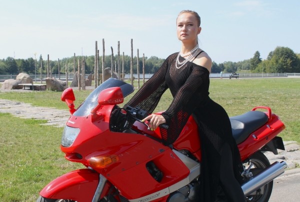 «Kawasaki разгоняется до 250 км/ч, но я с такой скоростью не езжу». Пообщались с создателем необычного Парка валунов в Бресте «Kawasaki разгоняется до 250 км/ч, но я с такой скоростью не езжу». Пообщались с создателем необычного Парка валунов в Бресте