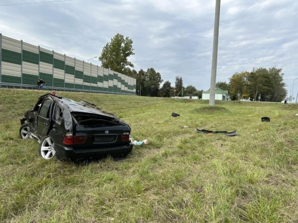 На трассе Минск — Микашевичи опрокинулся BMW X5, пострадали двое взрослых и ребенок На трассе Минск — Микашевичи опрокинулся BMW X5, пострадали двое взрослых и ребенок