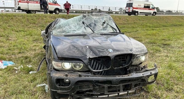 На трассе Минск — Микашевичи опрокинулся BMW X5, пострадали двое взрослых и ребенок На трассе Минск — Микашевичи опрокинулся BMW X5, пострадали двое взрослых и ребенок