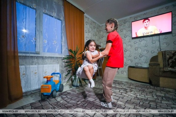 В Малорите отец в одиночку воспитывает трех дочерей и крошку-сына В Малорите отец в одиночку воспитывает трех дочерей и крошку-сына