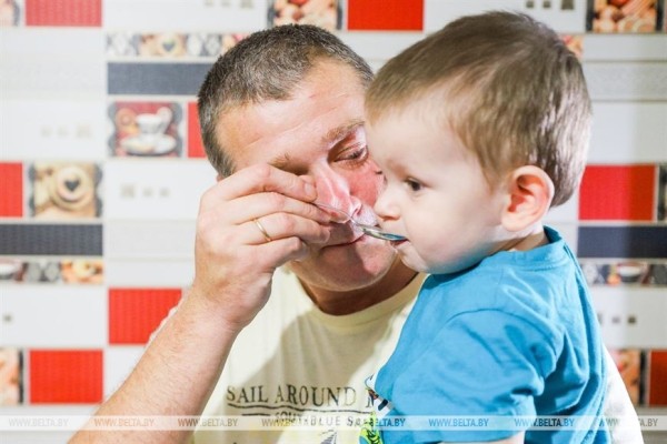 В Малорите отец в одиночку воспитывает трех дочерей и крошку-сына В Малорите отец в одиночку воспитывает трех дочерей и крошку-сына