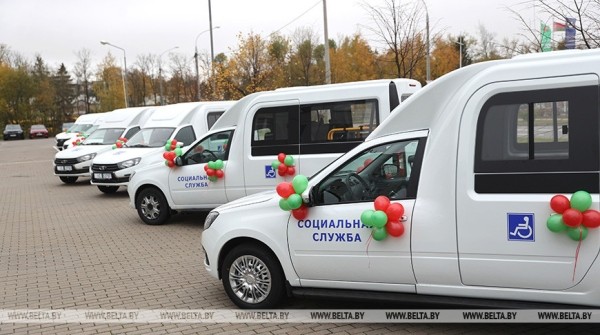 13 автомобилей от ОАО «Брестмаш» переданы социальным службам Гомеля и Могилева 13 автомобилей от ОАО «Брестмаш» переданы социальным службам Гомеля и Могилева