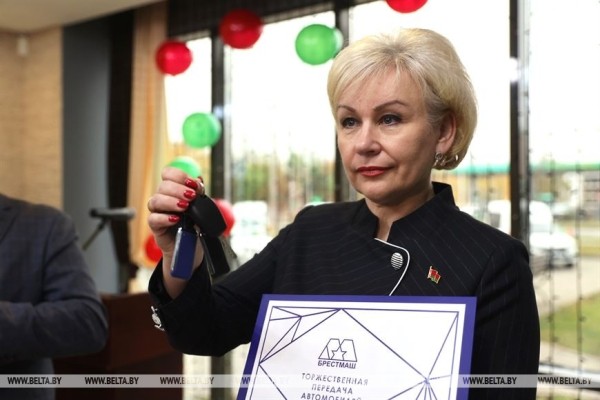 13 автомобилей от ОАО «Брестмаш» переданы социальным службам Гомеля и Могилева 13 автомобилей от ОАО «Брестмаш» переданы социальным службам Гомеля и Могилева