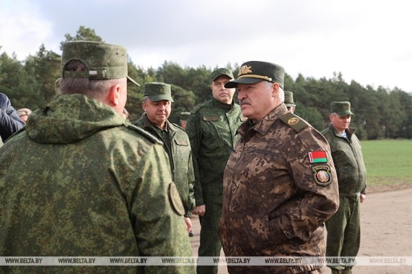 Лукашенко осмотрел укрепрайон в Брестской области Лукашенко осмотрел укрепрайон в Брестской области