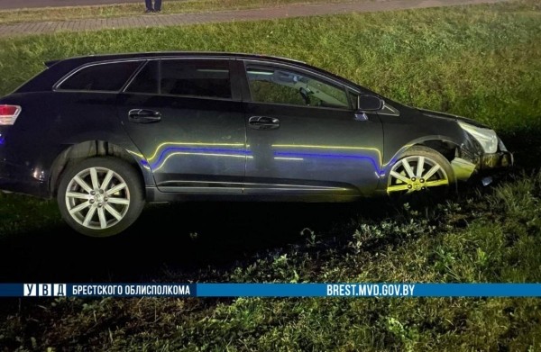 ДТП в Столине: автомобиль оказался в кювете ДТП в Столине: автомобиль оказался в кювете