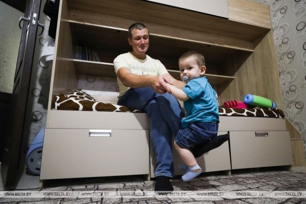 В Малорите отец в одиночку воспитывает трех дочерей и крошку-сына В Малорите отец в одиночку воспитывает трех дочерей и крошку-сына