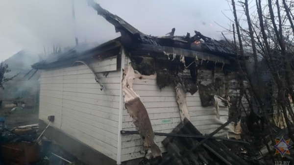 «Спасателям позвонили соседи». В МЧС рассказали первые подробности о пожаре в Ляховичском районе «Спасателям позвонили соседи». В МЧС рассказали первые подробности о пожаре в Ляховичском районе