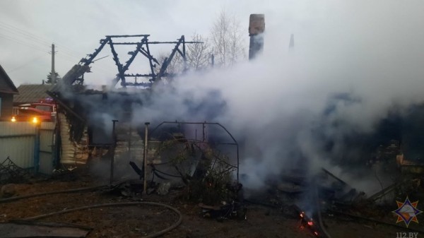 «Спасателям позвонили соседи». В МЧС рассказали первые подробности о пожаре в Ляховичском районе «Спасателям позвонили соседи». В МЧС рассказали первые подробности о пожаре в Ляховичском районе