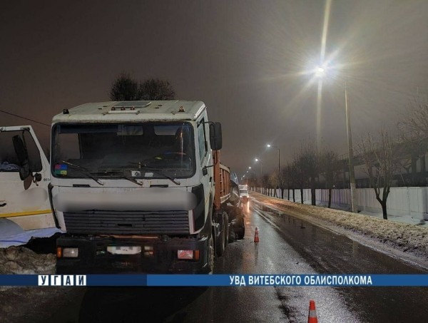 В Беларуси маршрутка врезалась в грузовик В Беларуси маршрутка врезалась в грузовик