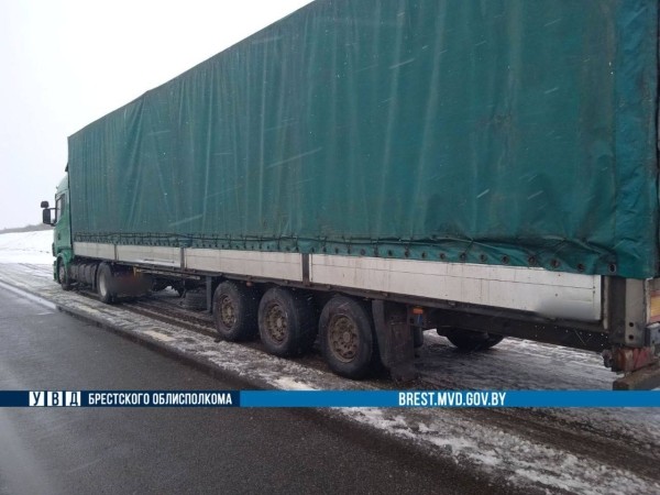 В Пружанах произошло жесткое ДТП с участием четырех автомобилей В Пружанах произошло жесткое ДТП с участием четырех автомобилей