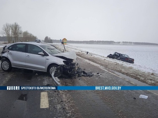 В Пружанах произошло жесткое ДТП с участием четырех автомобилей В Пружанах произошло жесткое ДТП с участием четырех автомобилей