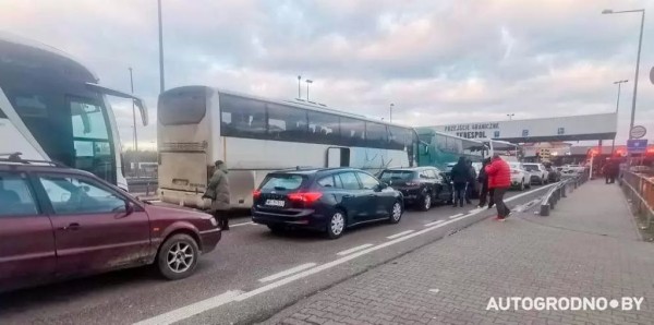 Белорус поехал в Польшу без страховки на авто: «Поляки всех разворачивают на мосту» Белорус поехал в Польшу без страховки на авто: «Поляки всех разворачивают на мосту»