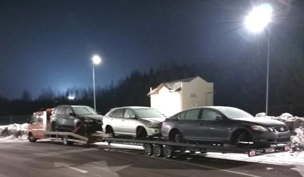 Литовские пограничники не выпустили три автомобиля на лафете в Беларусь Литовские пограничники не выпустили три автомобиля на лафете в Беларусь