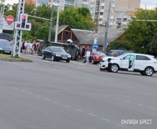 В Бресте водителя осудили за аварию с автомобилем скорой помощи В Бресте водителя осудили за аварию с автомобилем скорой помощи