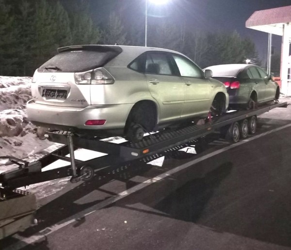 Литовские пограничники не выпустили три автомобиля на лафете в Беларусь Литовские пограничники не выпустили три автомобиля на лафете в Беларусь
