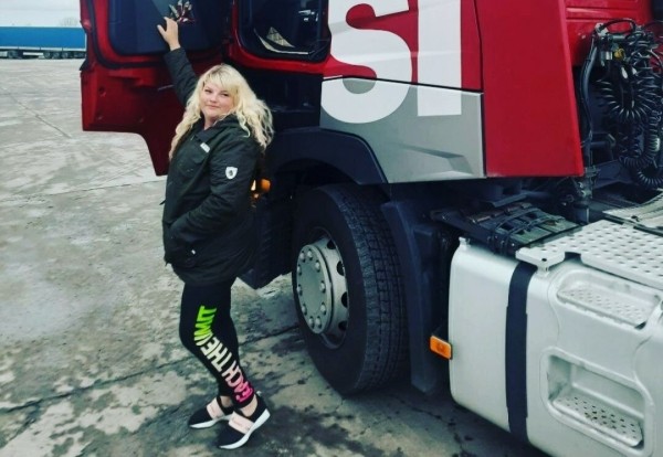 Дальнобойщица из Беларуси рассказала о рабочих буднях в Европе Дальнобойщица из Беларуси рассказала о рабочих буднях в Европе
