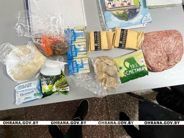 Повара учреждения образования задержали, когда она выносила продукты питания Повара учреждения образования задержали, когда она выносила продукты питания
