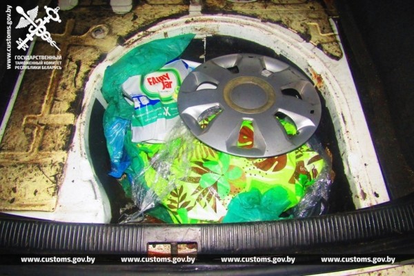 Женщина скрыла от таможенников запчасти на 52 тысячи рублей. Случай на границе в Бресте Женщина скрыла от таможенников запчасти на 52 тысячи рублей. Случай на границе в Бресте