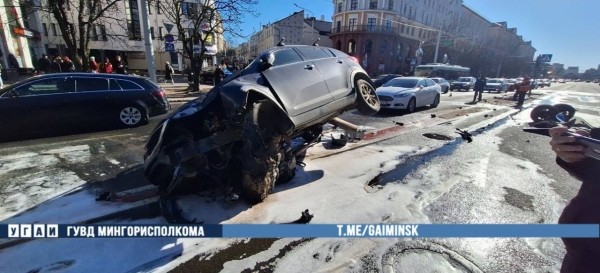 В Минске плохое самочувствие водителя привело к ДТП. Опубликовано видео В Минске плохое самочувствие водителя привело к ДТП. Опубликовано видео