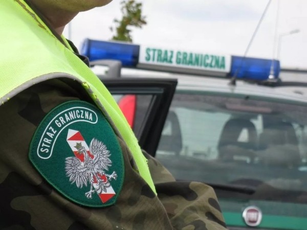 Воздушный шар с сигаретами обнаружили в Польше у границы с Беларусью Воздушный шар с сигаретами обнаружили в Польше у границы с Беларусью
