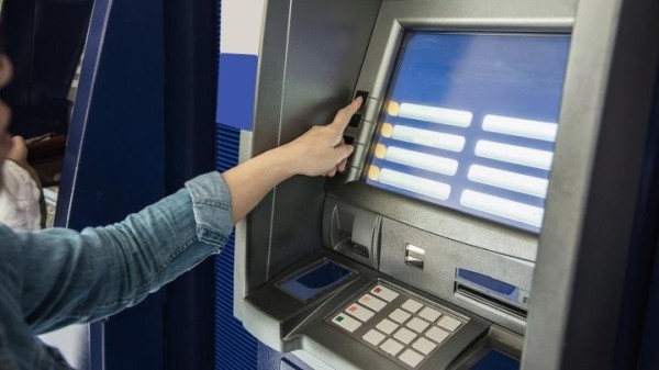 Купюры в 5 рублей перестанут принимать в инфокиосках и банкоматах: узнали, в каких Купюры в 5 рублей перестанут принимать в инфокиосках и банкоматах: узнали, в каких