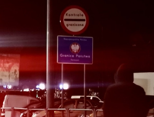 Польша не пропускает машины с объёмом более 1,9 литра и дороже €50 тысяч? Что говорят игроки автобизнеса Польша не пропускает машины с объёмом более 1,9 литра и дороже €50 тысяч? Что говорят игроки автобизнеса